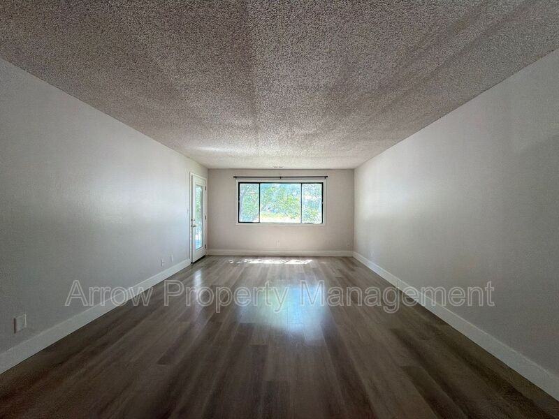 2344 N 44th St #19 - Photo 4 of 14