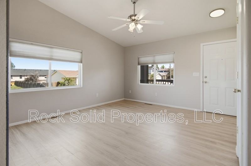 4804 Saddleback Dr - Photo 2 of 28