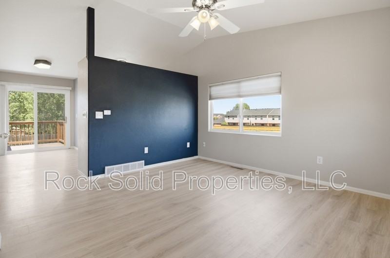 4804 Saddleback Dr - Photo 3 of 28