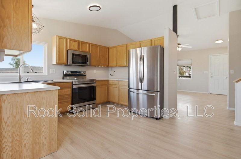 4804 Saddleback Dr - Photo 5 of 28