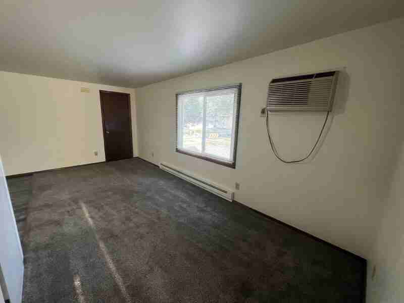 714 N Oak St #6 - Photo 3 of 9