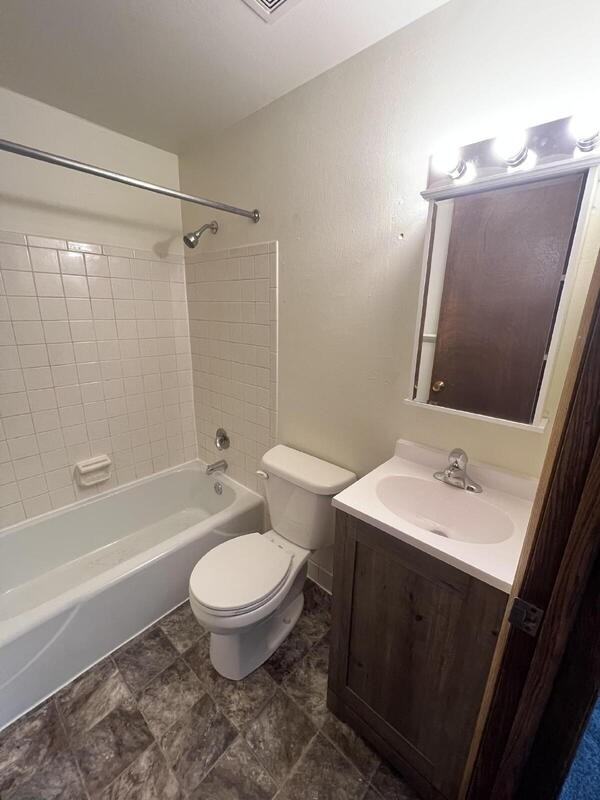 714 N Oak St #6 - Photo 6 of 9