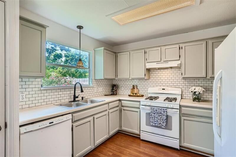 13431 Athens Trl - Photo 3 of 34