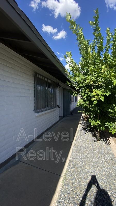 1027 S Santa Rita Ave - Photo 3 of 25