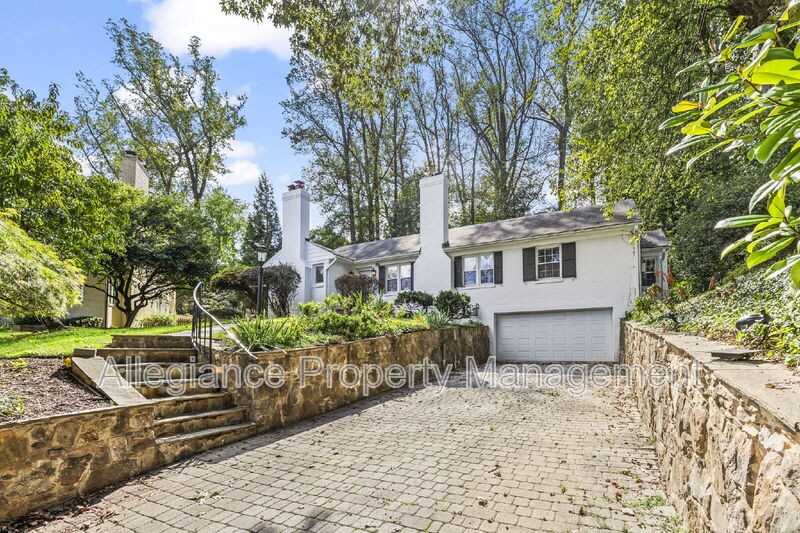 3548 N Valley St - Photo 2 of 50