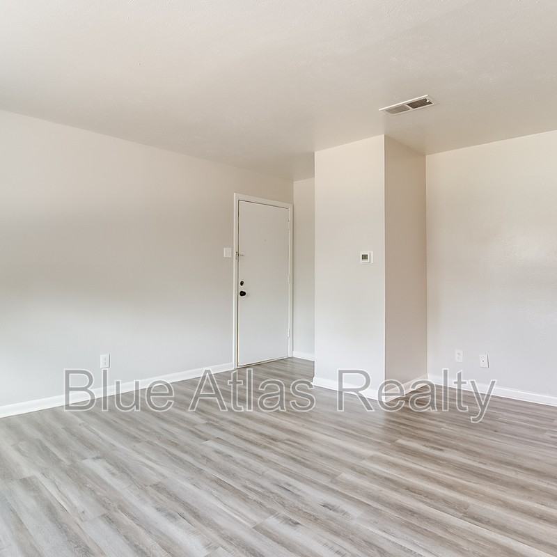 411 E Polk St #10 - Photo 3 of 14