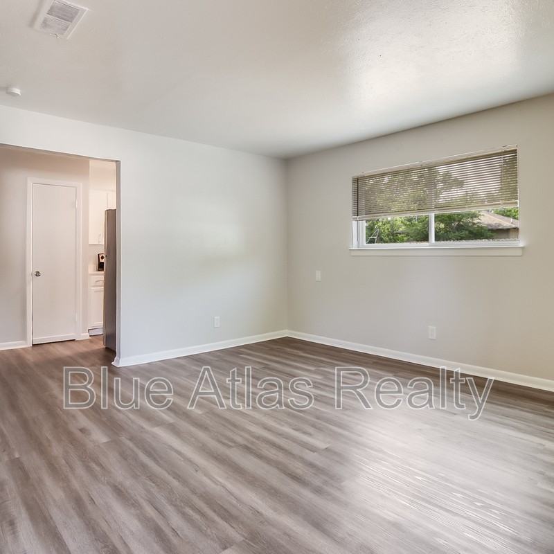 411 E Polk St #10 - Photo 4 of 14
