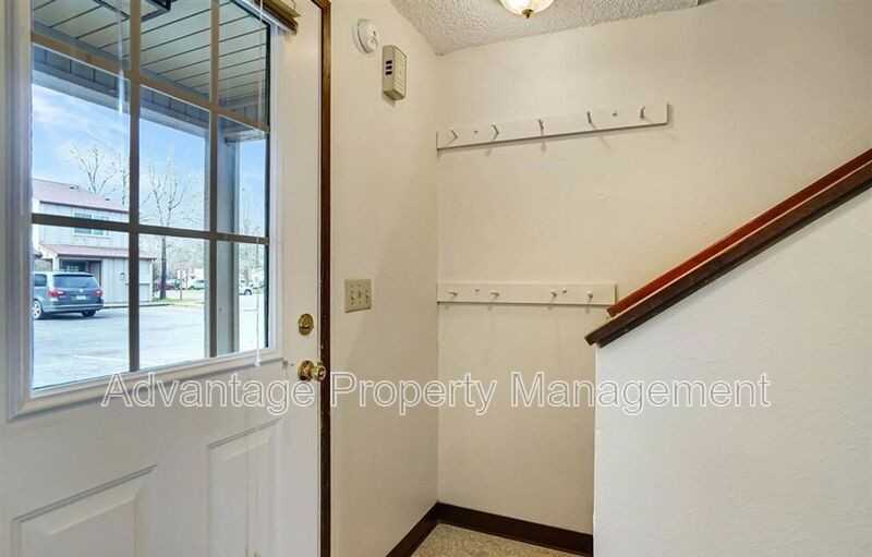 1455 Nw Division St #2 - Photo 3 of 19