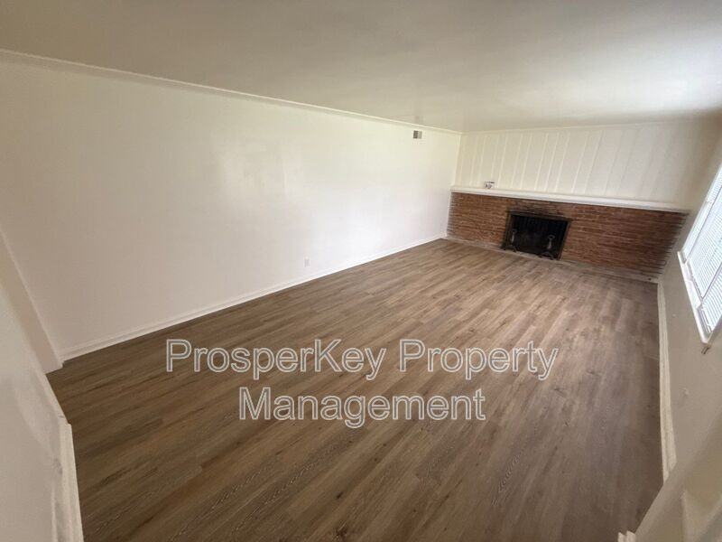 3543 Berkley Dr - Photo 3 of 17