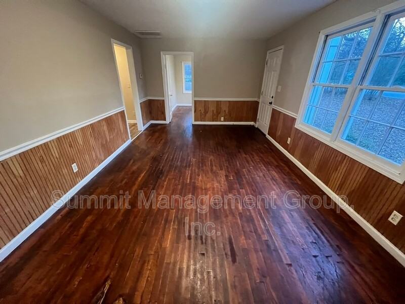 313 Ash St - Photo 4 of 21
