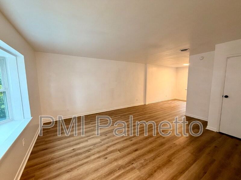 1241 Grove Park Ln - Photo 3 of 18