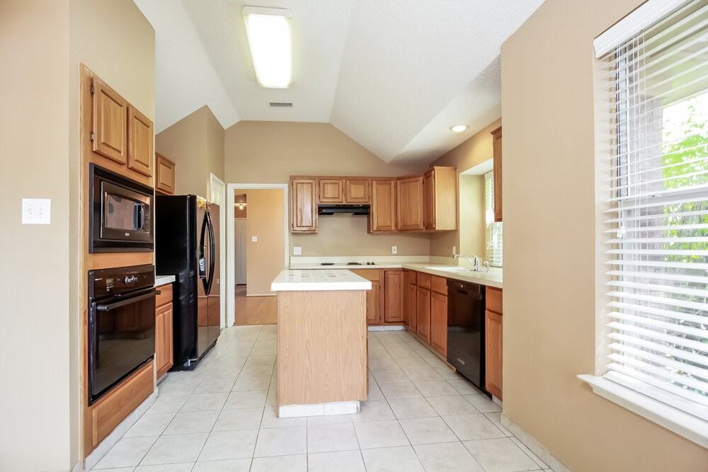 2235 Stillwater Dr - Photo 5 of 15