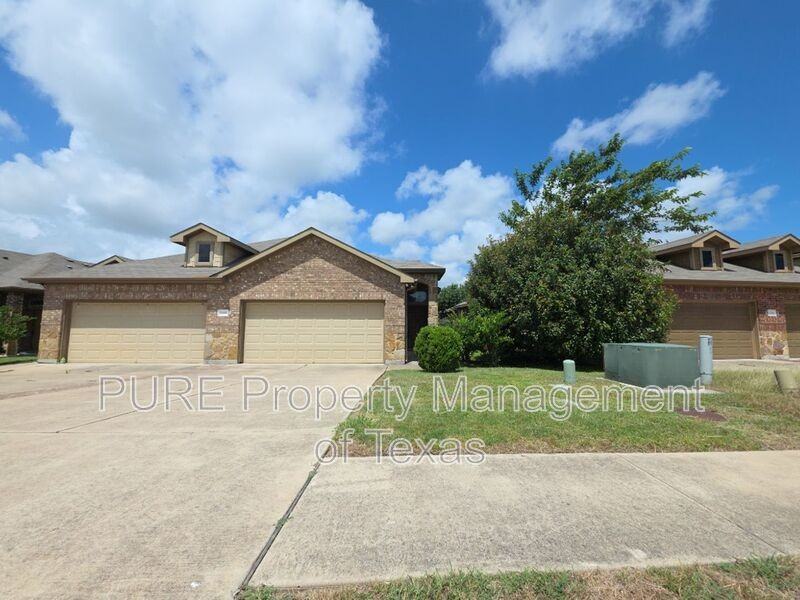 1500 Muirfield Bend Dr #B - Photo 2 of 43