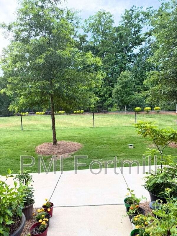 246 Russell Branch Ln - Photo 2 of 18