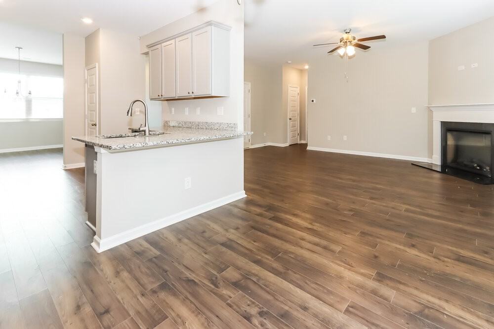 1544 Denver Way - Photo 6 of 17