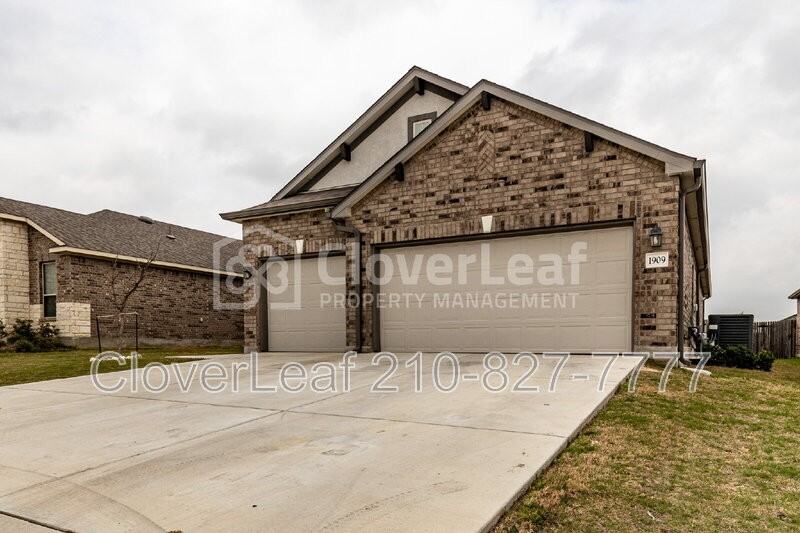 1909 Shepherd Path - Photo 4 of 44