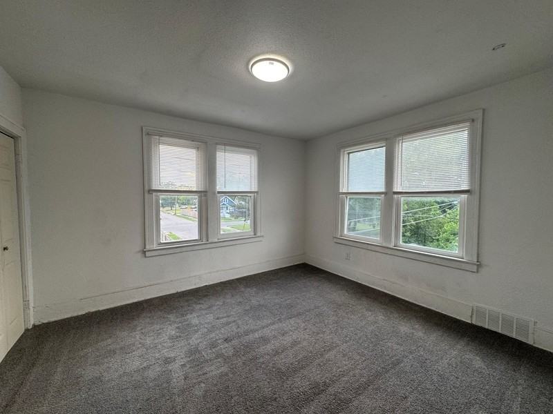 7405 Garden St - Photo 3 of 8