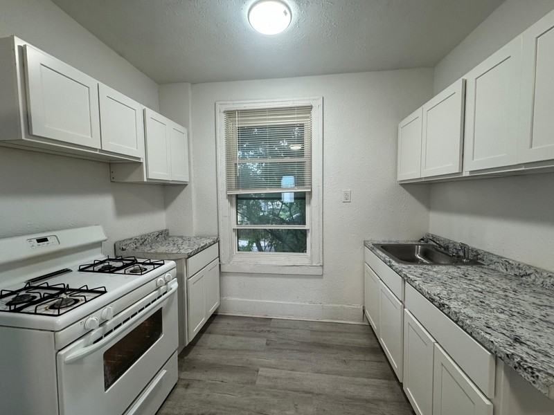 7405 Garden St - Photo 5 of 8