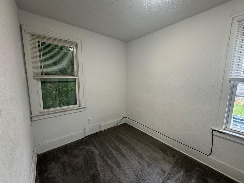 7405 Garden St - Photo 6 of 8
