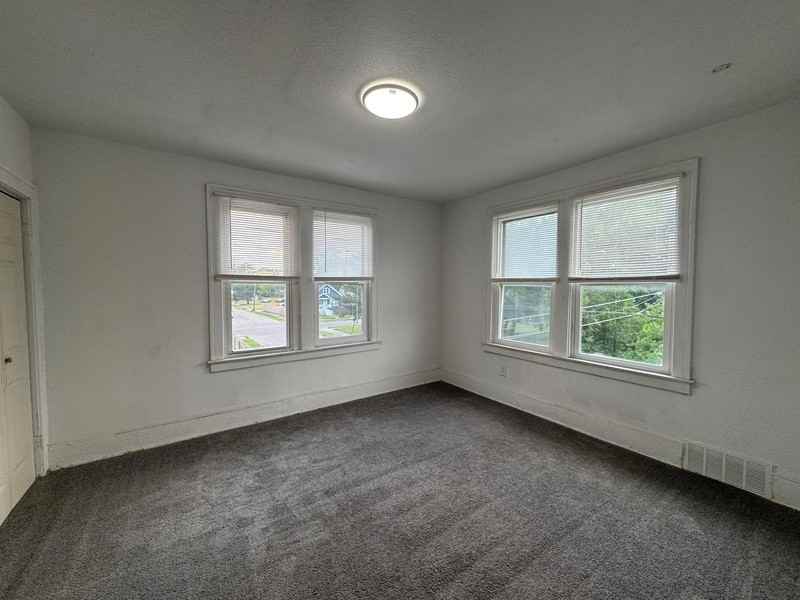 7405 Garden St - Photo 3 of 8