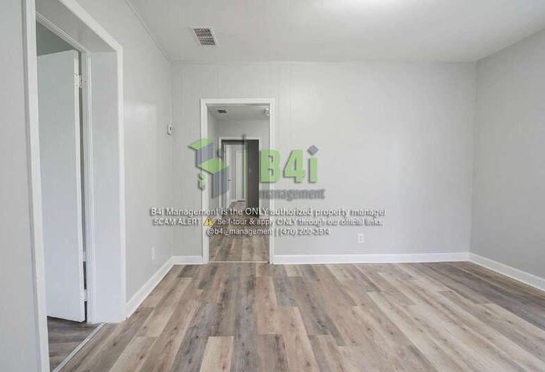 909 E 8th St - Photo 4 of 22