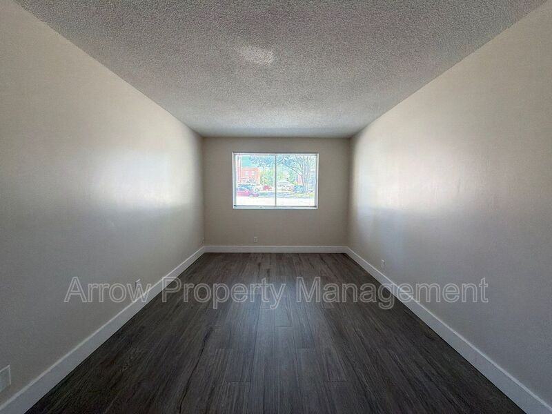 1315 F St - Photo 2 of 8