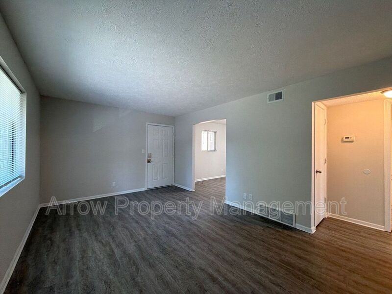 922 A St #5 - Photo 2 of 10