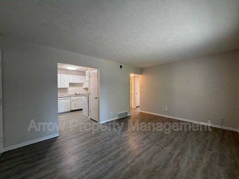 922 A St #5 - Photo 3 of 10