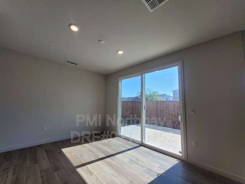109 Clownfish St - Photo 3 of 23