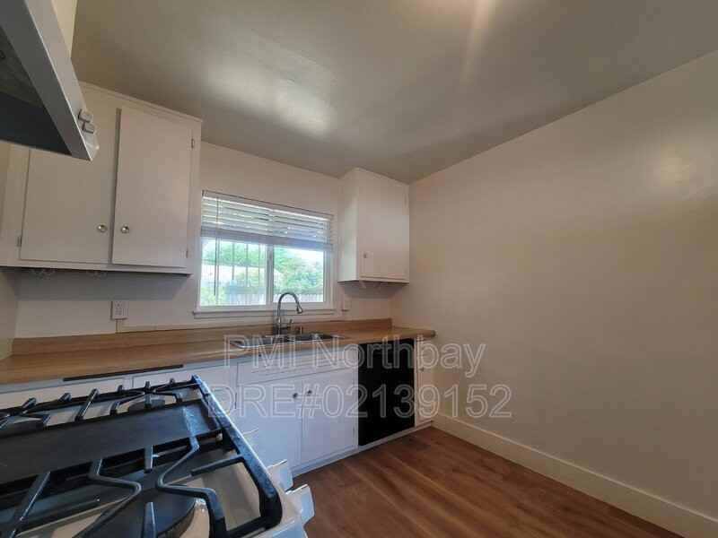 1019 Wallace St - Photo 3 of 18