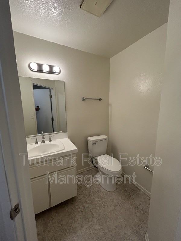 416 Milford St #C - Photo 5 of 33
