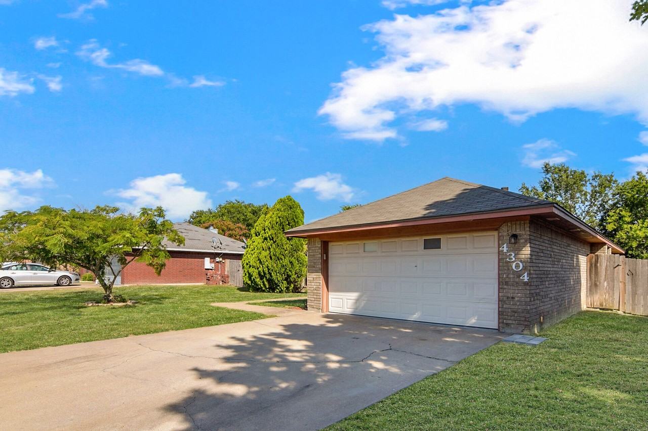 4304 Teal Dr - Photo 2 of 21