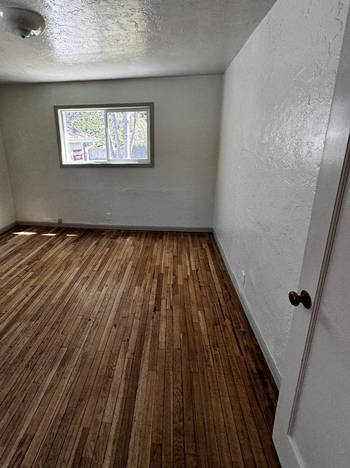 824 Schilling Way - Photo 7 of 14