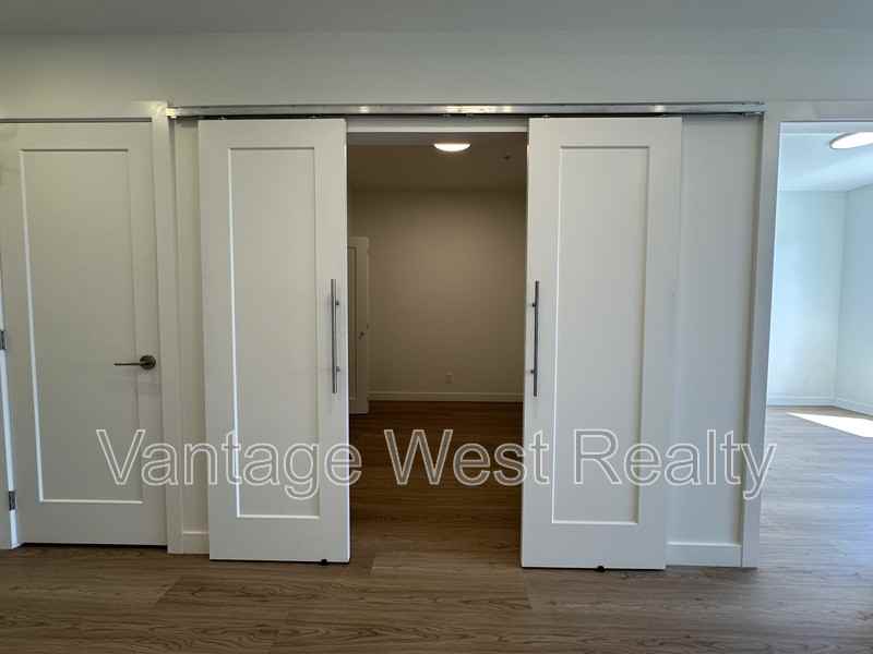 1201 Pridham Ave - Photo 3 of 19