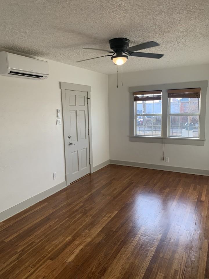 114 Elm St Ne - Photo 2 of 13