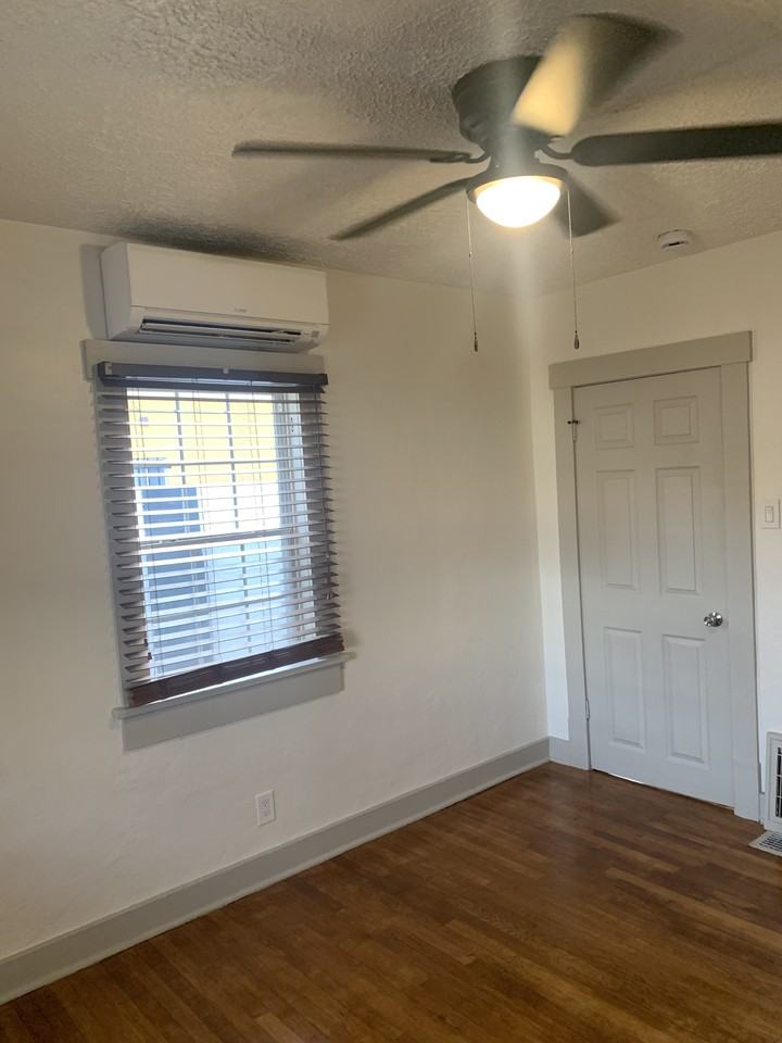 114 Elm St Ne - Photo 3 of 13