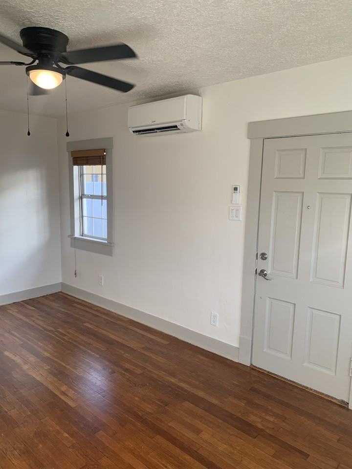 114 Elm St Ne - Photo 4 of 13
