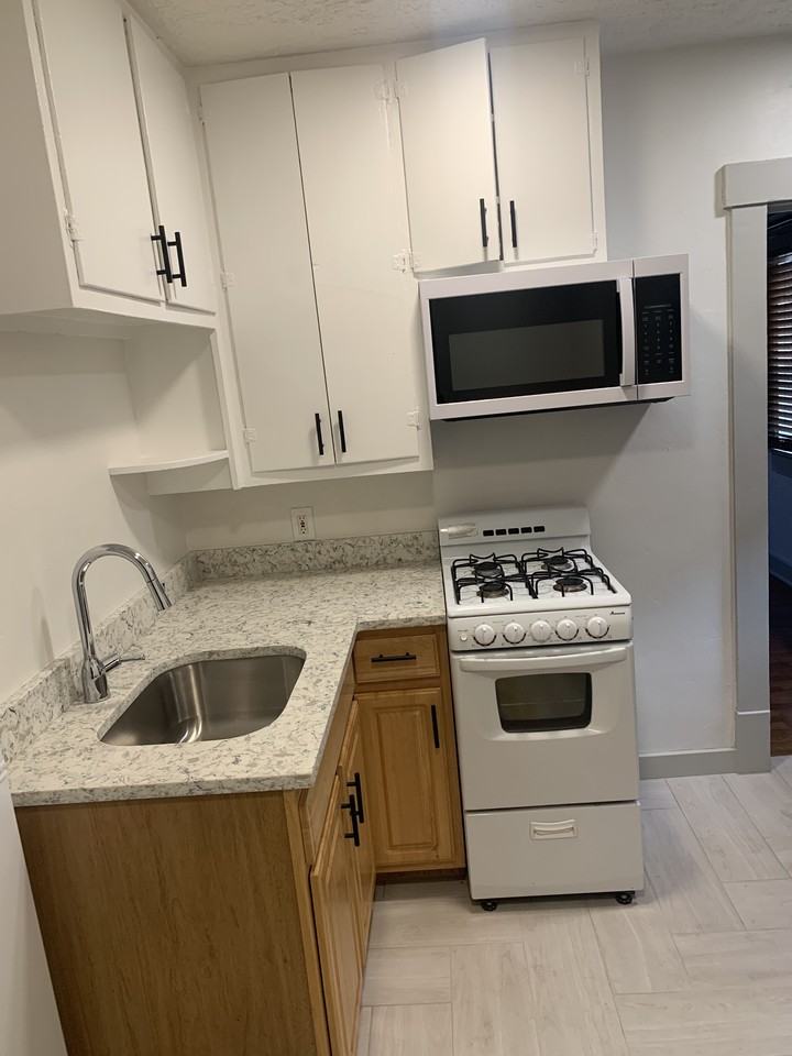 114 Elm St Ne - Photo 6 of 13
