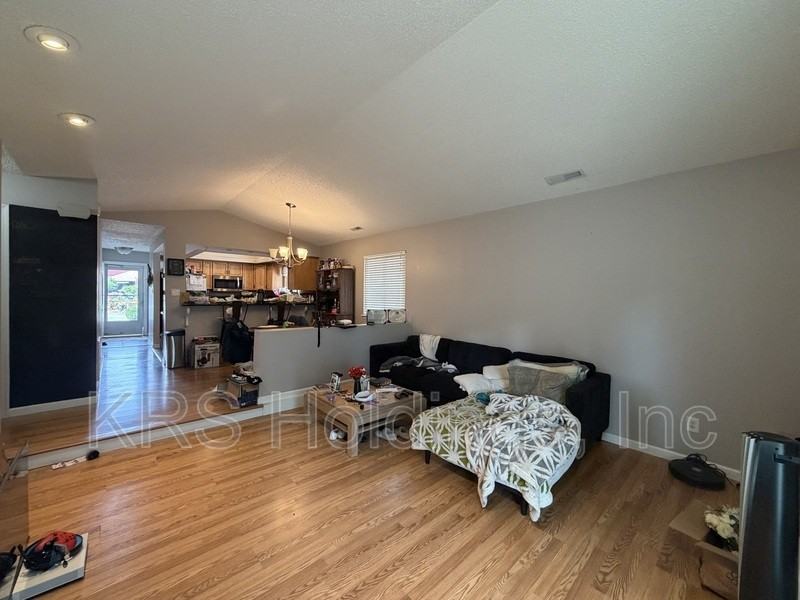1249 Eaglewood Dr - Photo 4 of 11
