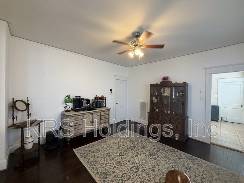 212 Maryland Ave - Photo 4 of 17