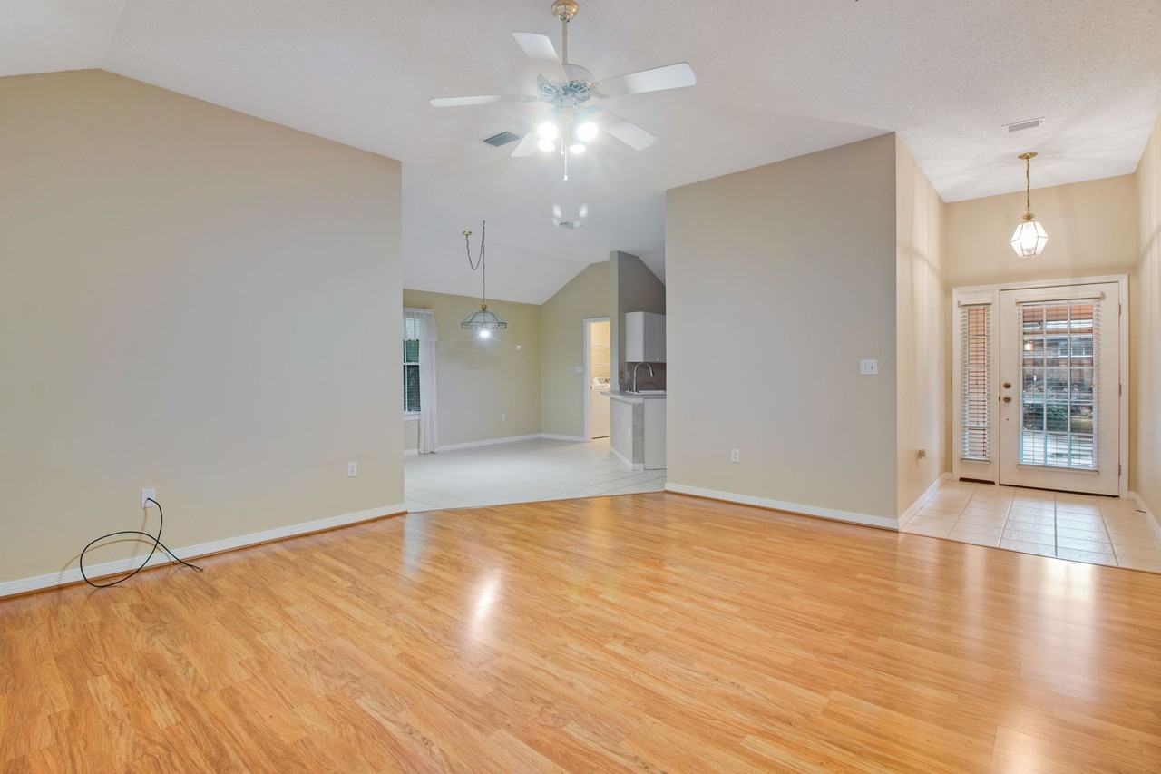 366 Bay Tree Dr - Photo 2 of 37