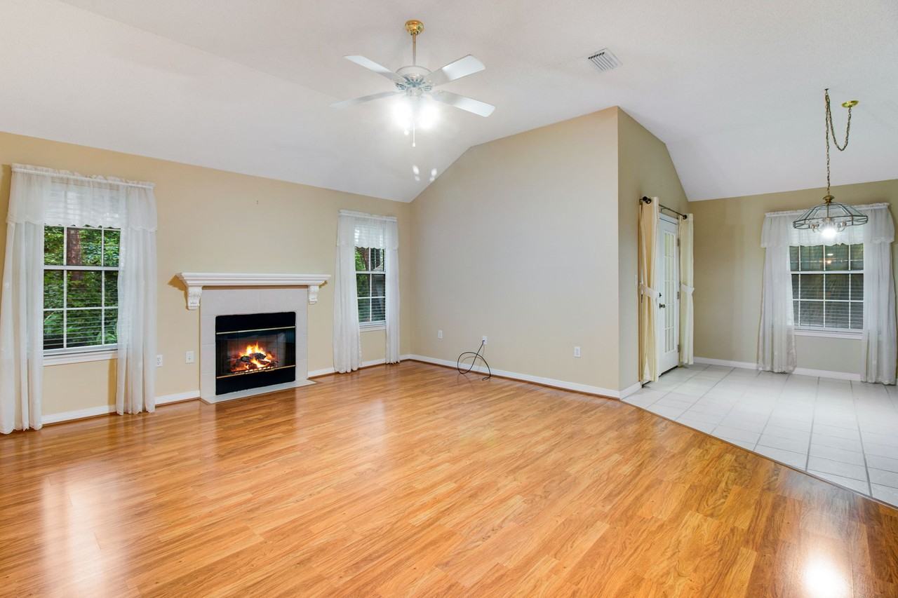 366 Bay Tree Dr - Photo 3 of 37