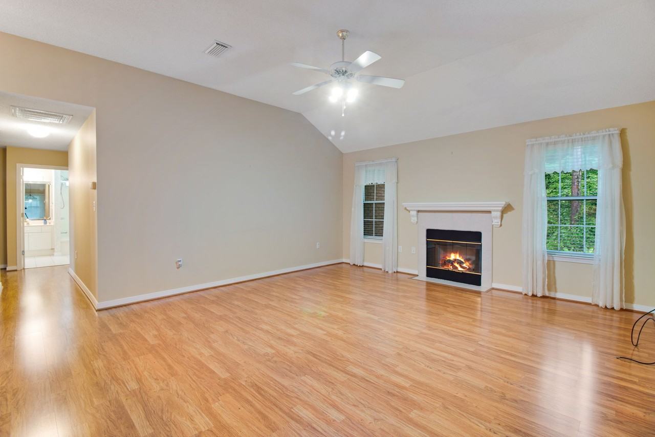 366 Bay Tree Dr - Photo 4 of 37