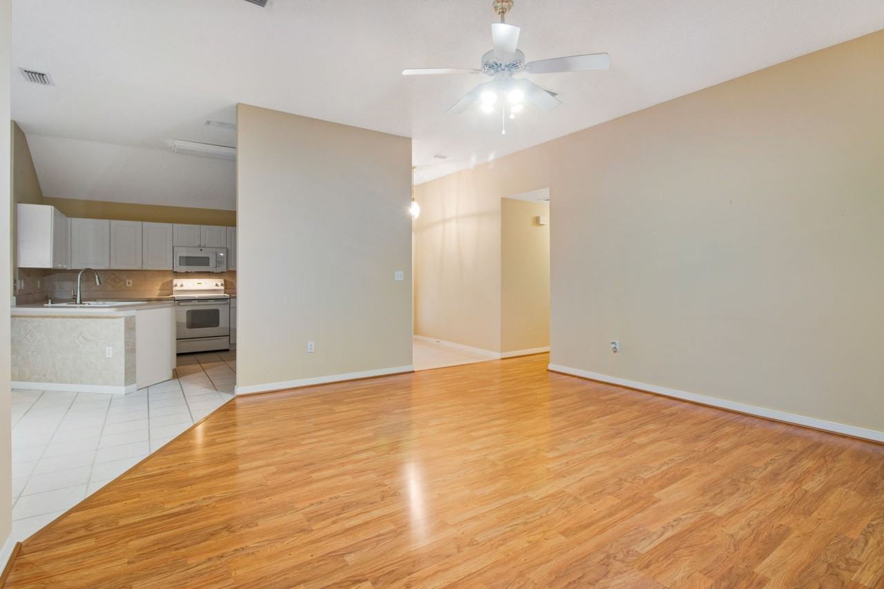 366 Bay Tree Dr - Photo 5 of 37