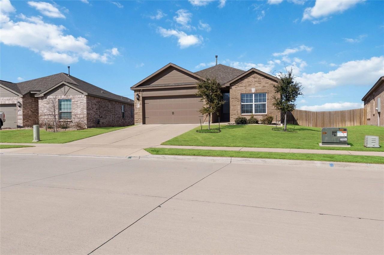 1012 Calhoun Dr - Photo 2 of 39