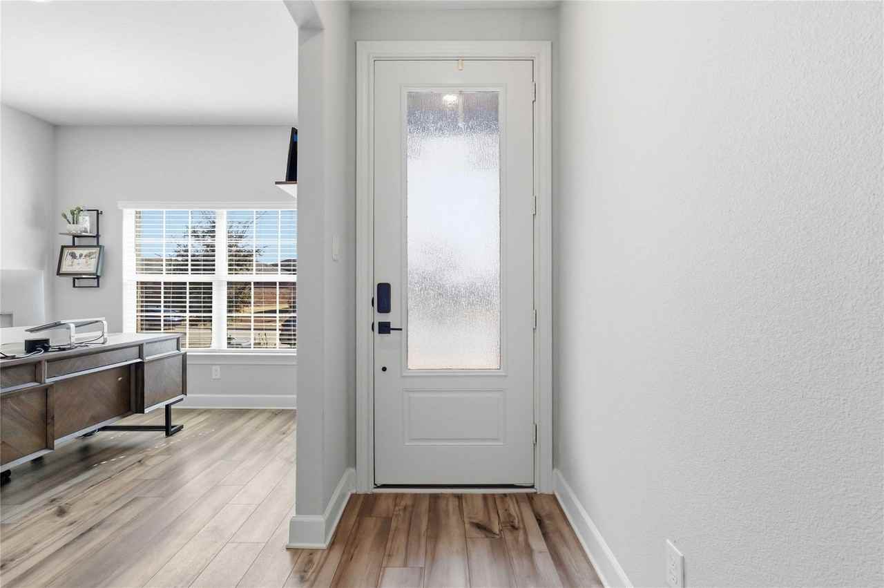 1012 Calhoun Dr - Photo 4 of 39