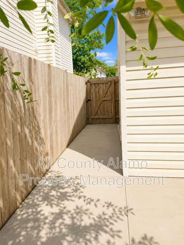 9023 Mountain Field Dr - Photo 3 of 32