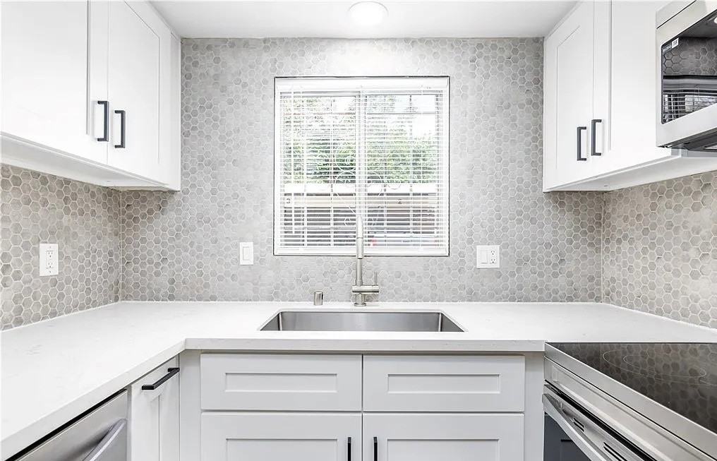 317 W Hyde Park Blvd #2 - Photo 2 of 15