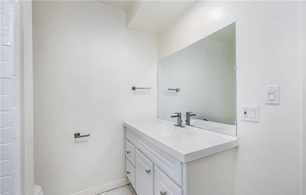 317 W Hyde Park Blvd #2 - Photo 6 of 15