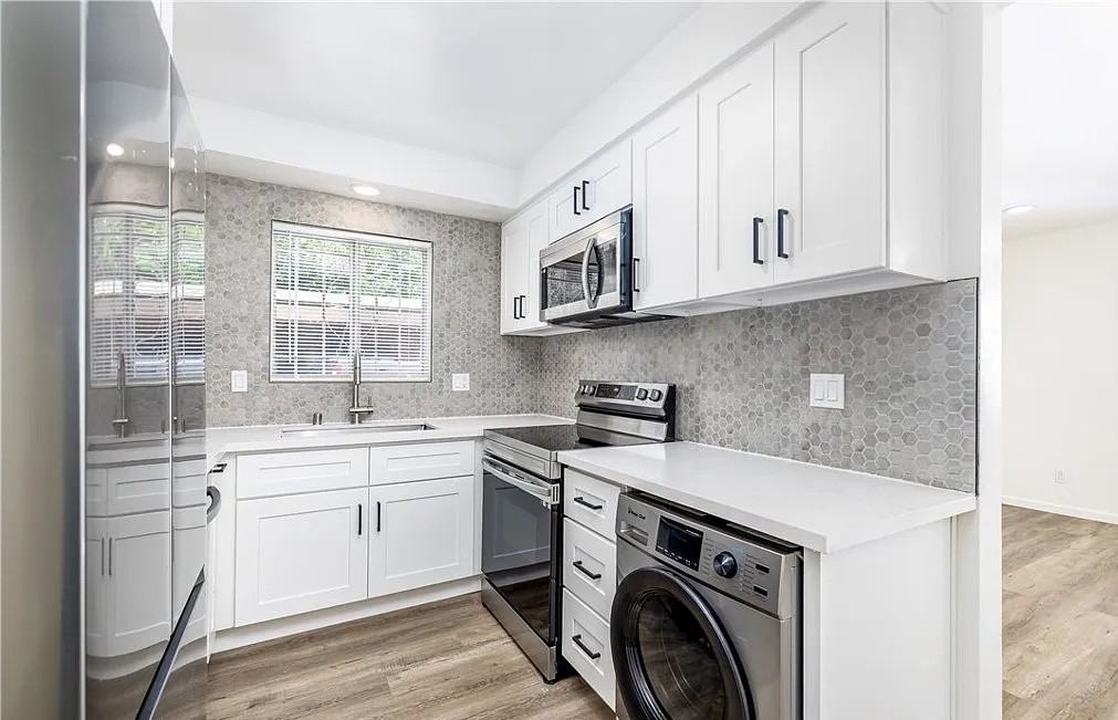 317 W Hyde Park Blvd #2 - Photo 7 of 15